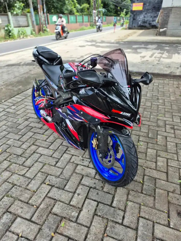 Dijual Yamaha R15 V2 tahun 2015 surat lengkap