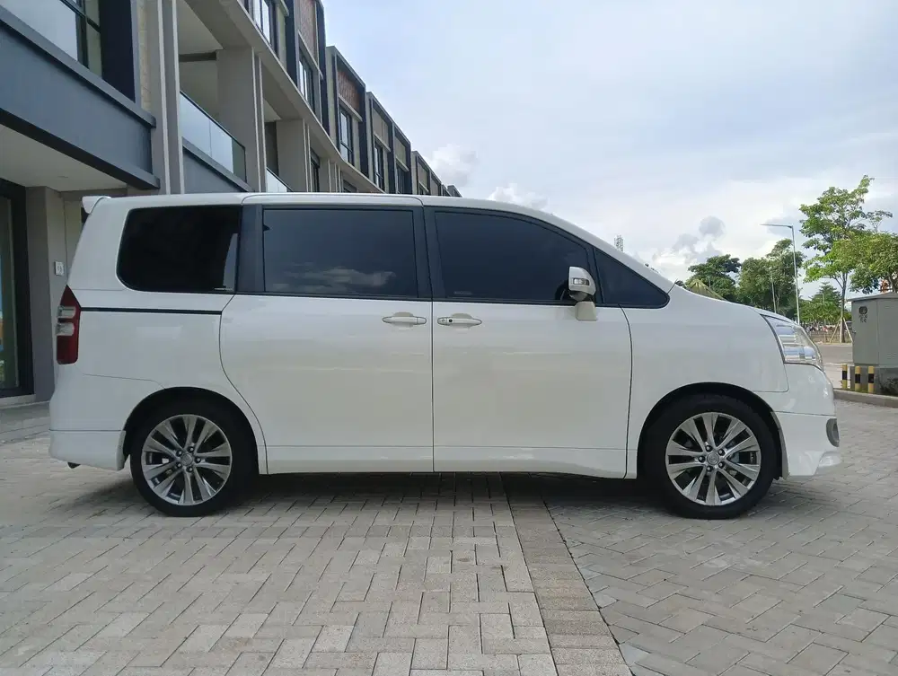 Toyota Nav1 2013 Bensin