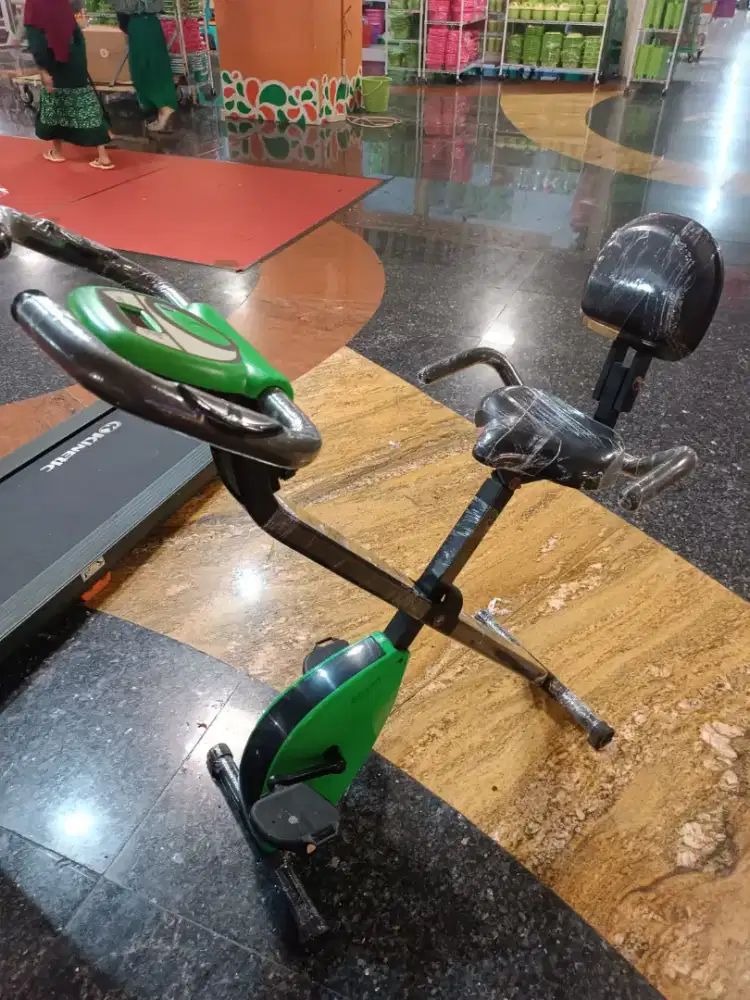 Sepeda statis lipat bekas display toko