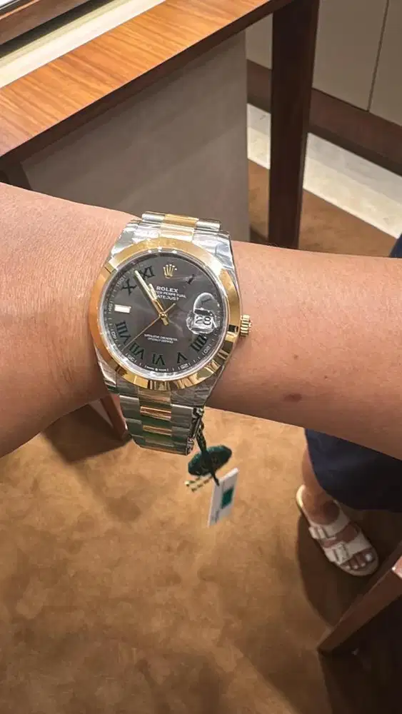 DICARI JAM TANGAN MEREK APA SAJA