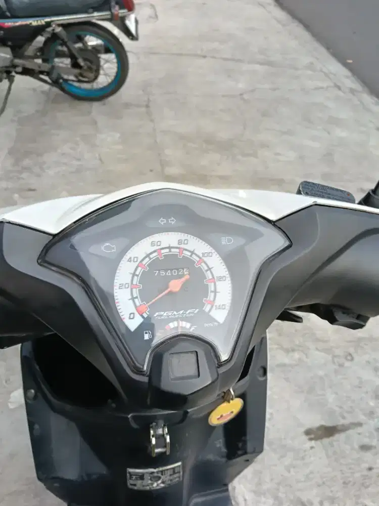 Dijual honda beat 2013