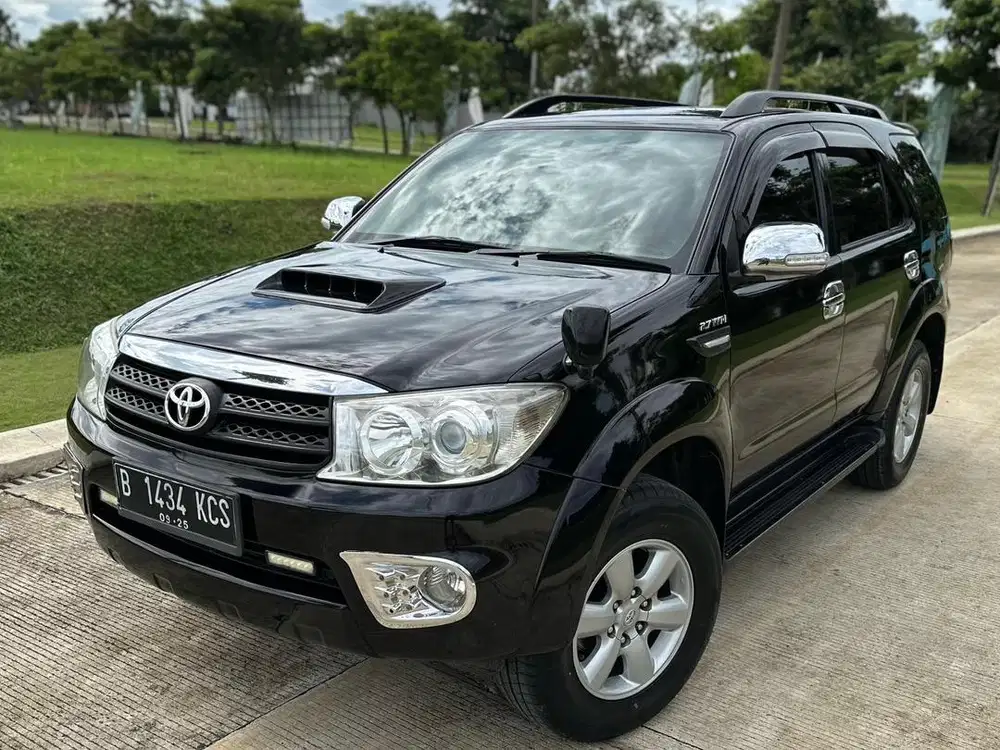 Toyota Fortuner G 2.7 Lux AT 2010