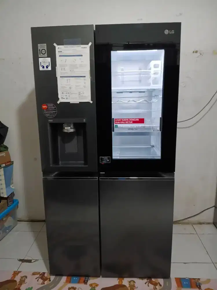 Dijual kulkas side by side LG tok tok masih mulus
