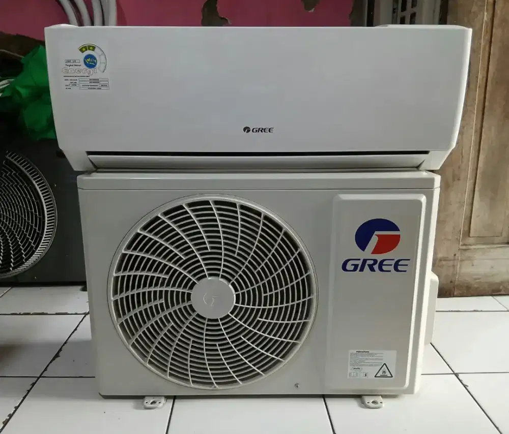 AC GREE 3/4 PK LIKE NEW