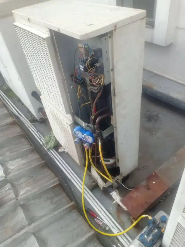 SERVICE AC PERBAIKAN DAN MAINTENANCE