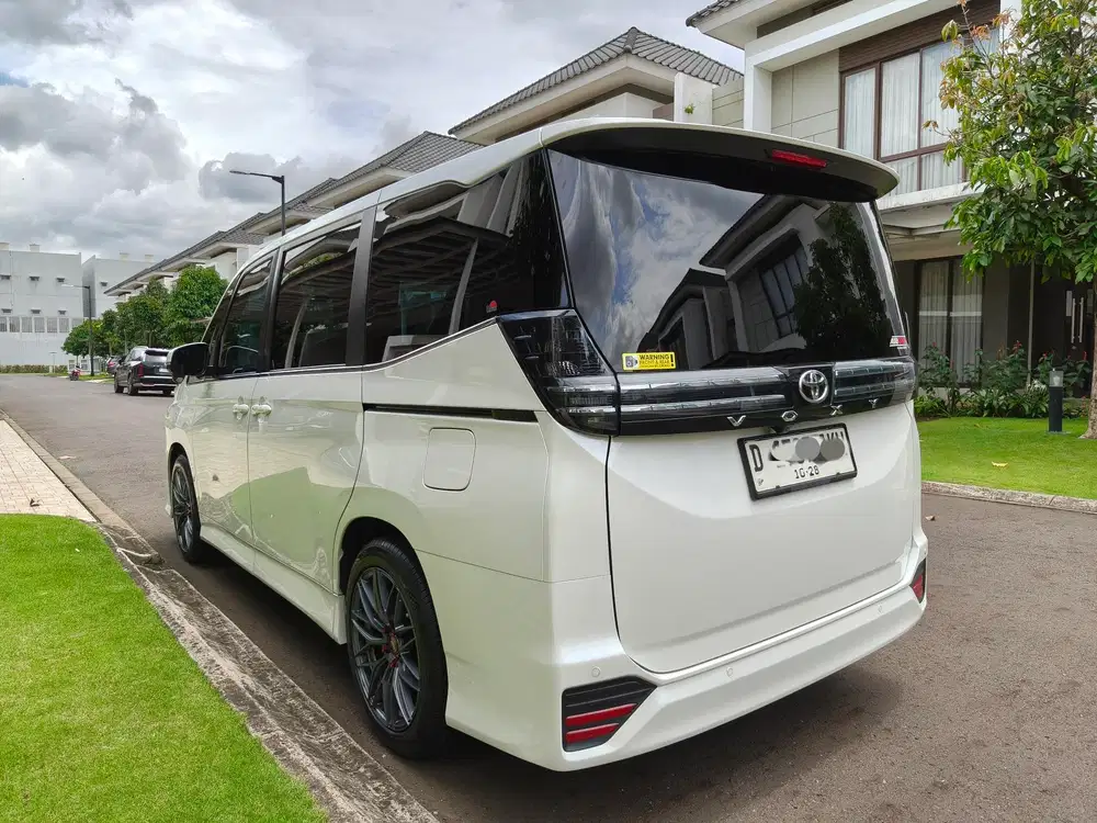 Toyota Voxy 2023 Bensin