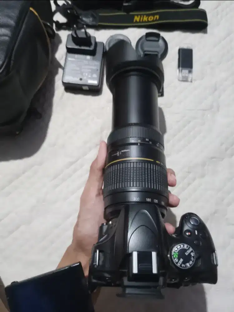 Jual cepat nikon d5100 lengkap + lensa tele 70-300mm