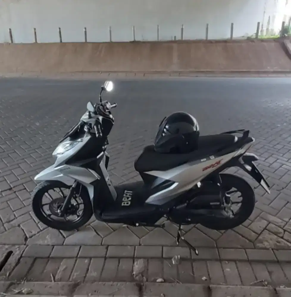 Honda Beat Deluxe 2022 Silver