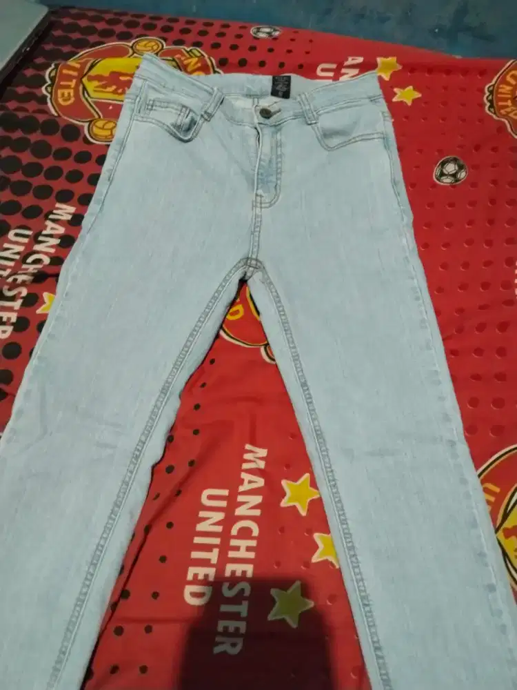CELANA LEVIS WANITA
