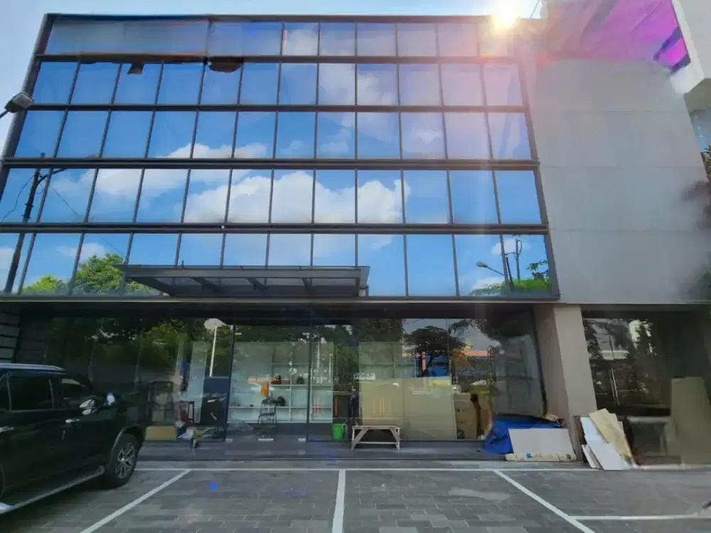 Dijual Cepat dengan Harga Mendekati NJOP Gedung Baru di Jl. Letjen S. Parman , Kemanggisan, Jakarta Barat