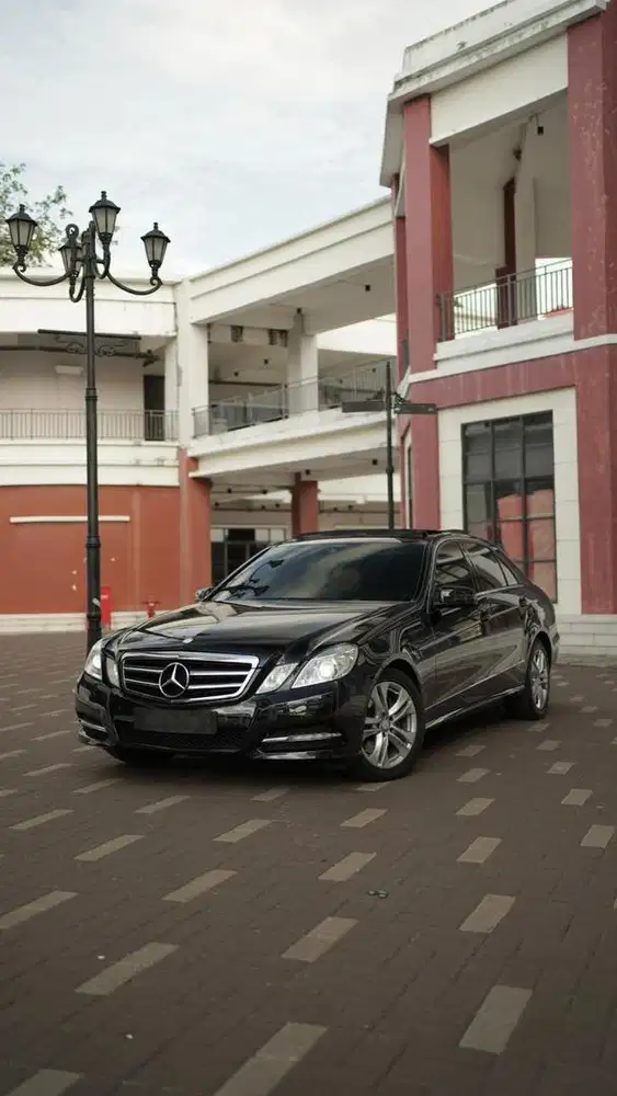 Mercedes Benz E300 Avantgarde 2011 Low KM