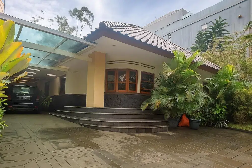 Rumah asri nyaman di lokasi premium pusat kota Bandung, sayap Dago