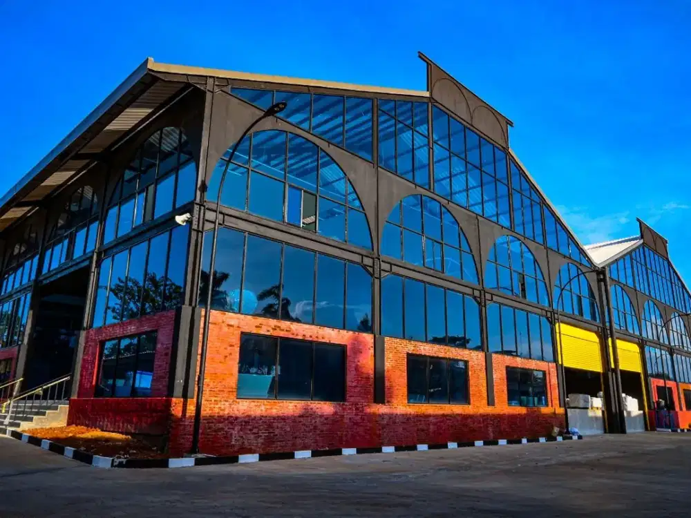 Dijual Pabrik Aktif Bangunan Baru 4 Tahun di Jl. Peternakan Raya, Jakarta Barat