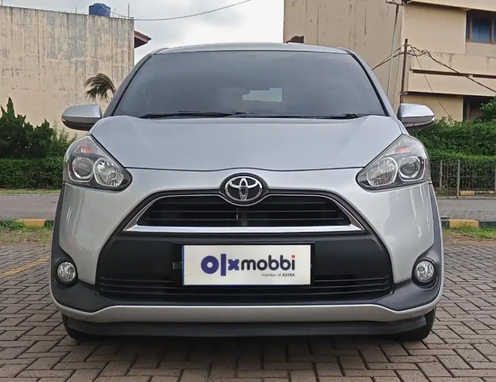 TDP 8,JT Toyota Sienta 1.5 V Bensin-MT Silver 2017