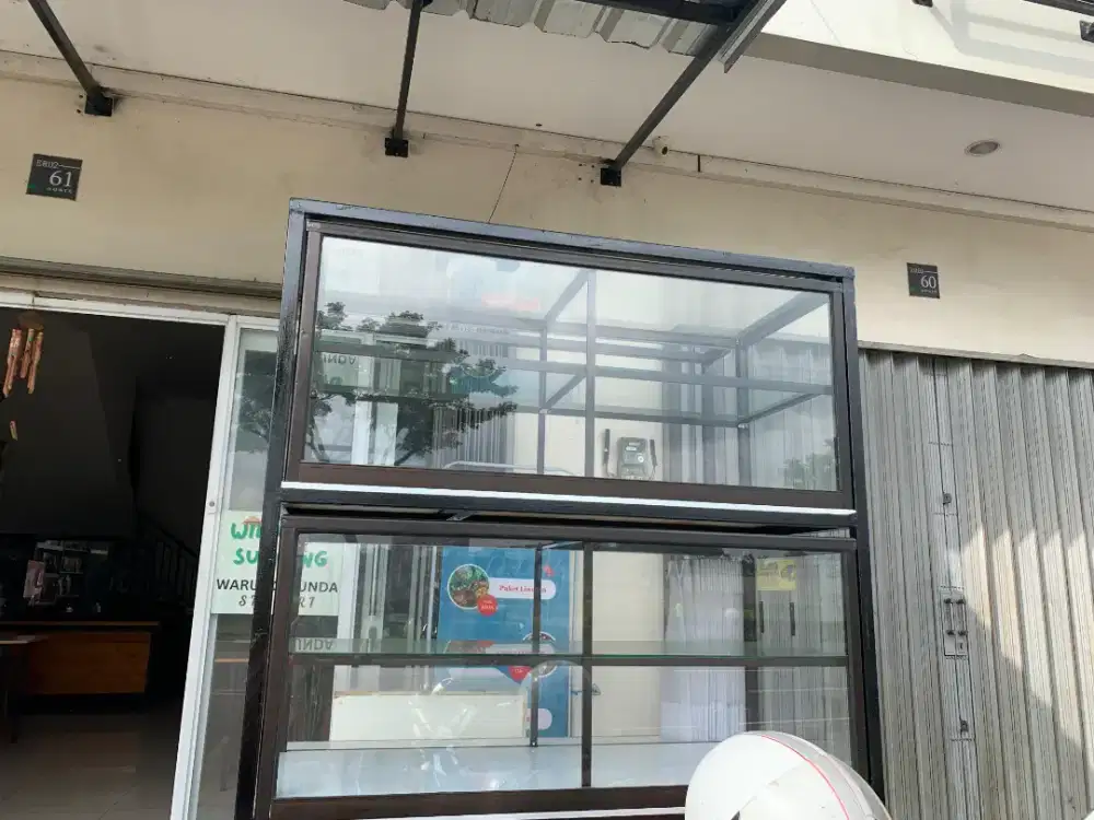 Di jual etalase w3tr