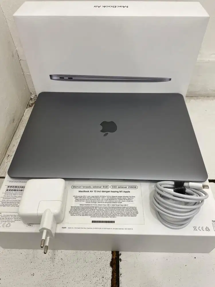 MacBook Air M1 13-inch , Space Grey , 8/256GB iBox
