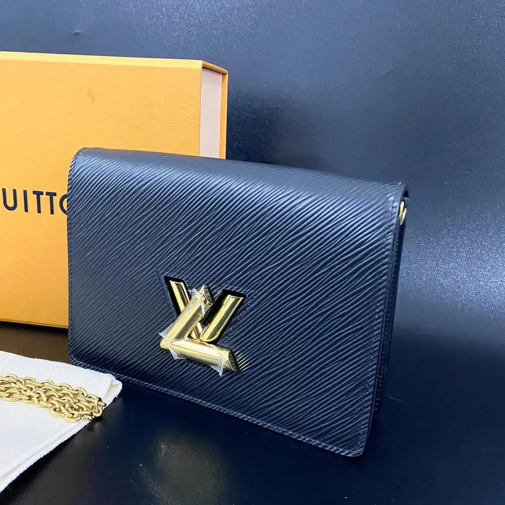 Lv twist belt chain wallet epi leather