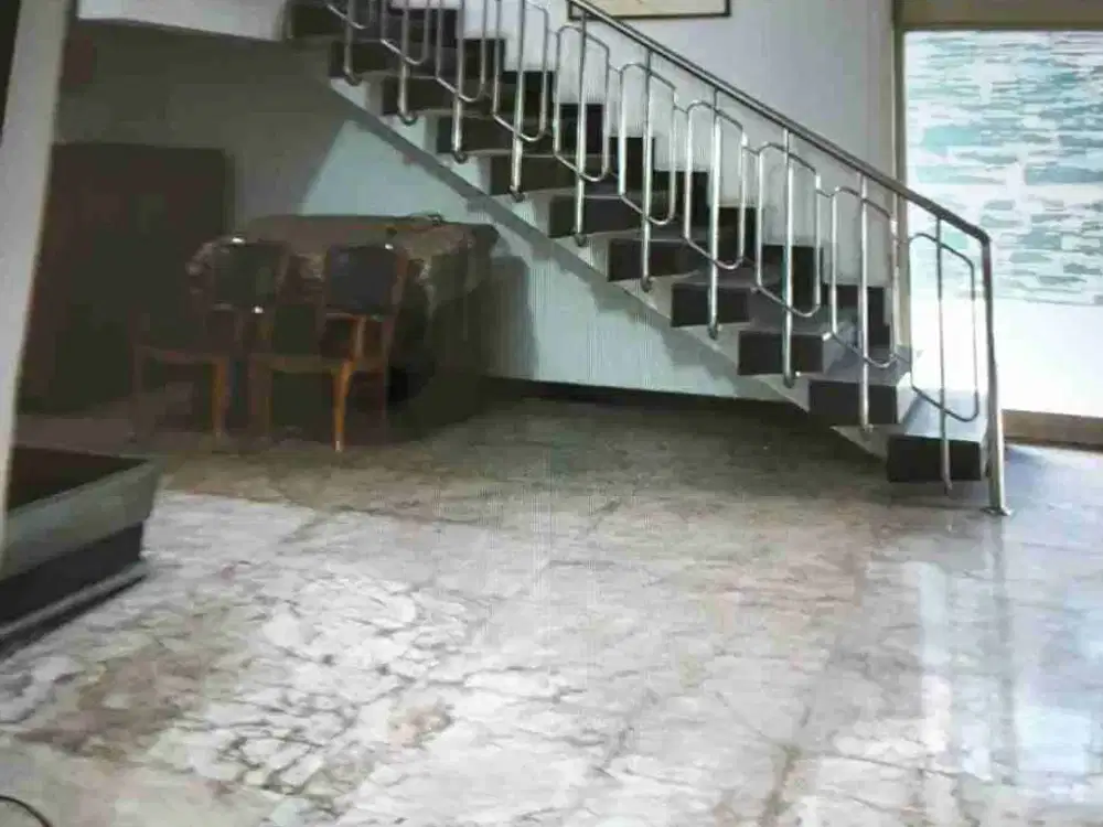 JUAL RUMAH PUSAT KOTA HARGA HITUNG TANAH JL RAYA DARMO HRG NEGO.CEK DISKRIPSI