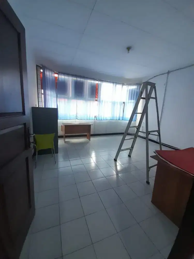 DI SEWAKAN RUKO LT KE 3 UNTUK KANTOR