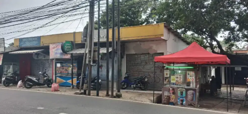 Untuk disewa kios pinggir jalan raya