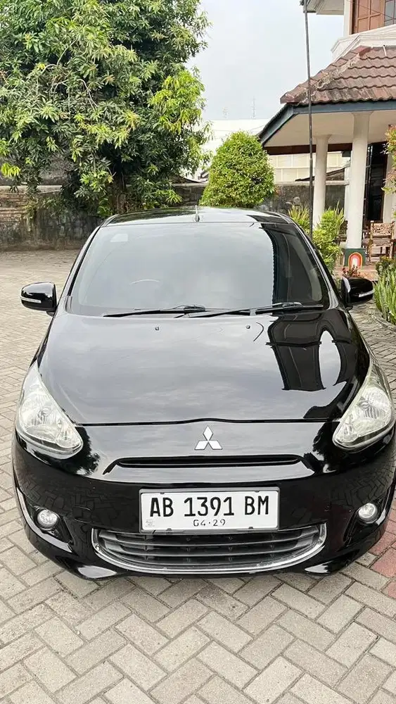 Mirage exceed matic 2012, Hitam