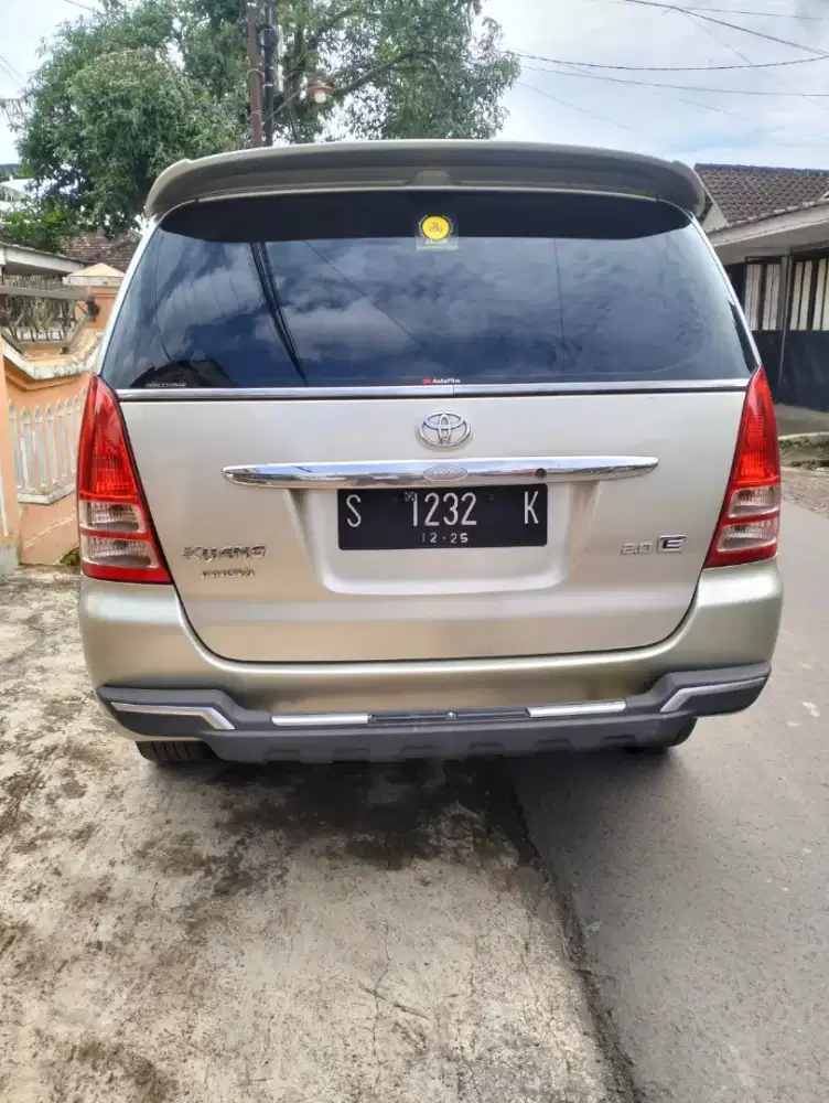 Kijang Inova bensin E 2004 plat S mati 3