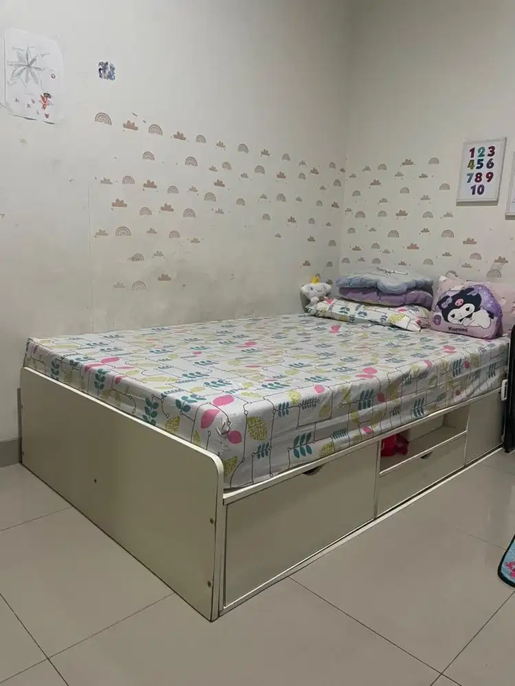 Dipan merk ifurnholic