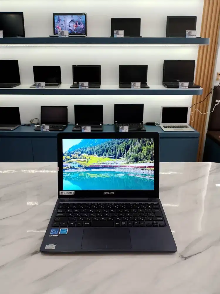 [AS10] Laptop Editing Intel Nseries 4GB SSD 12Inch Cocok Untuk Pelajar