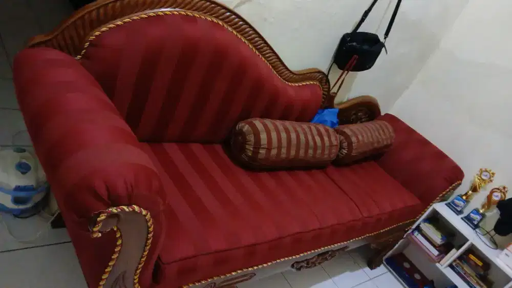SOFA MERAH PADANG