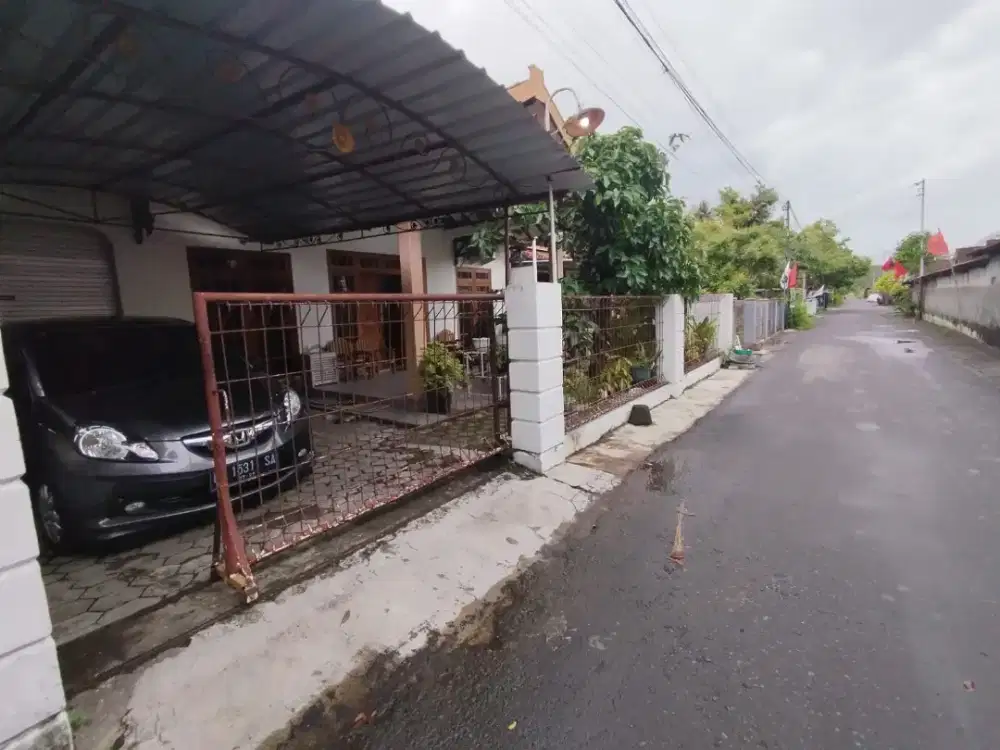 Di jual rumah di wates kota 100 m barat alun alun wates