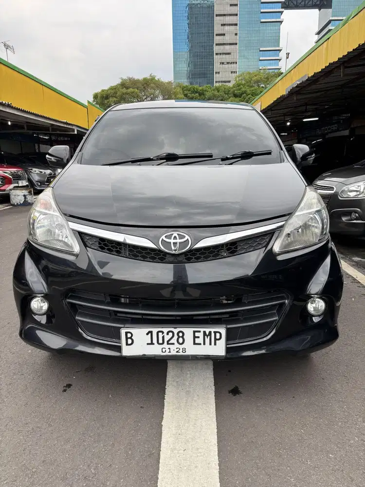 TOYOTA AVANZA 1.5 VELOZ AT TAHUN 2013
