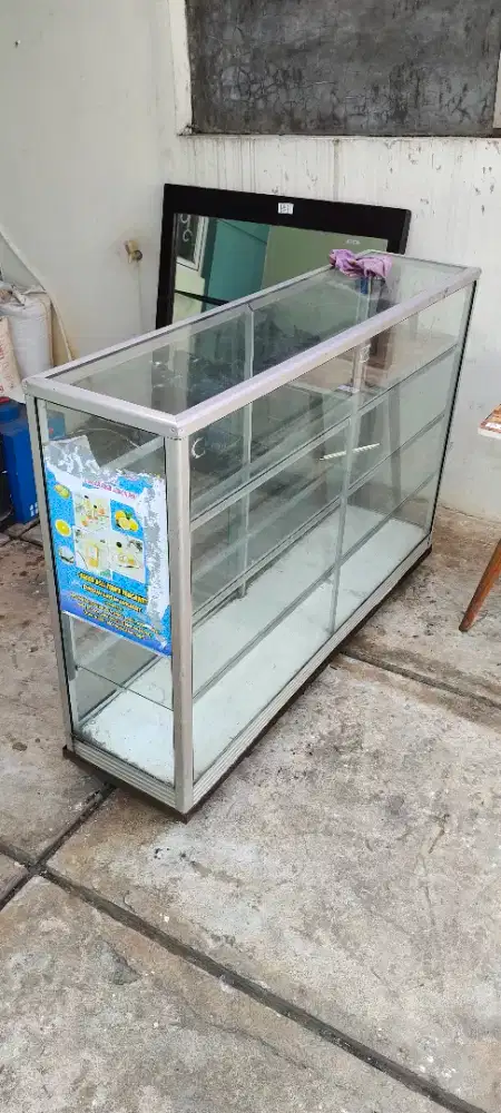 Dijual cepat etalase bekas