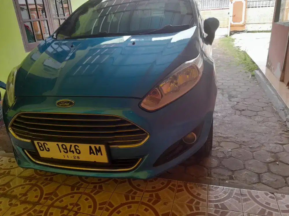Dijual mobil ford fiesta  2014