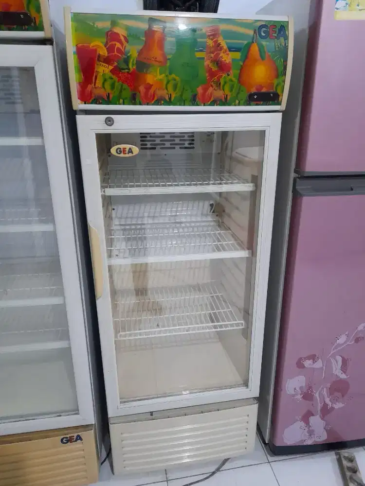 Showcase 1 Pintu GEA 3 Rak . Second . Normal