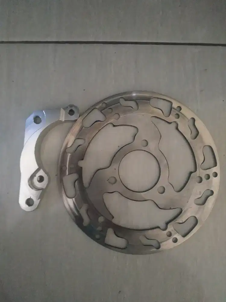 cakram dan breacket kaliper 2p uk 220