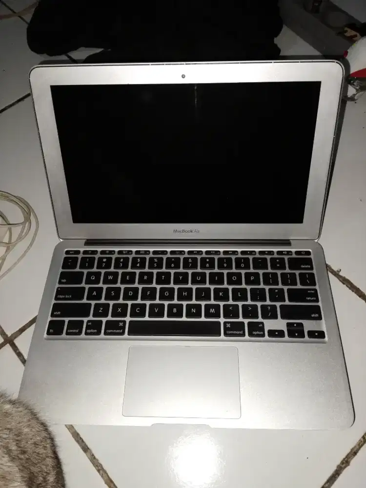 Macbook A1370 tahun 2011