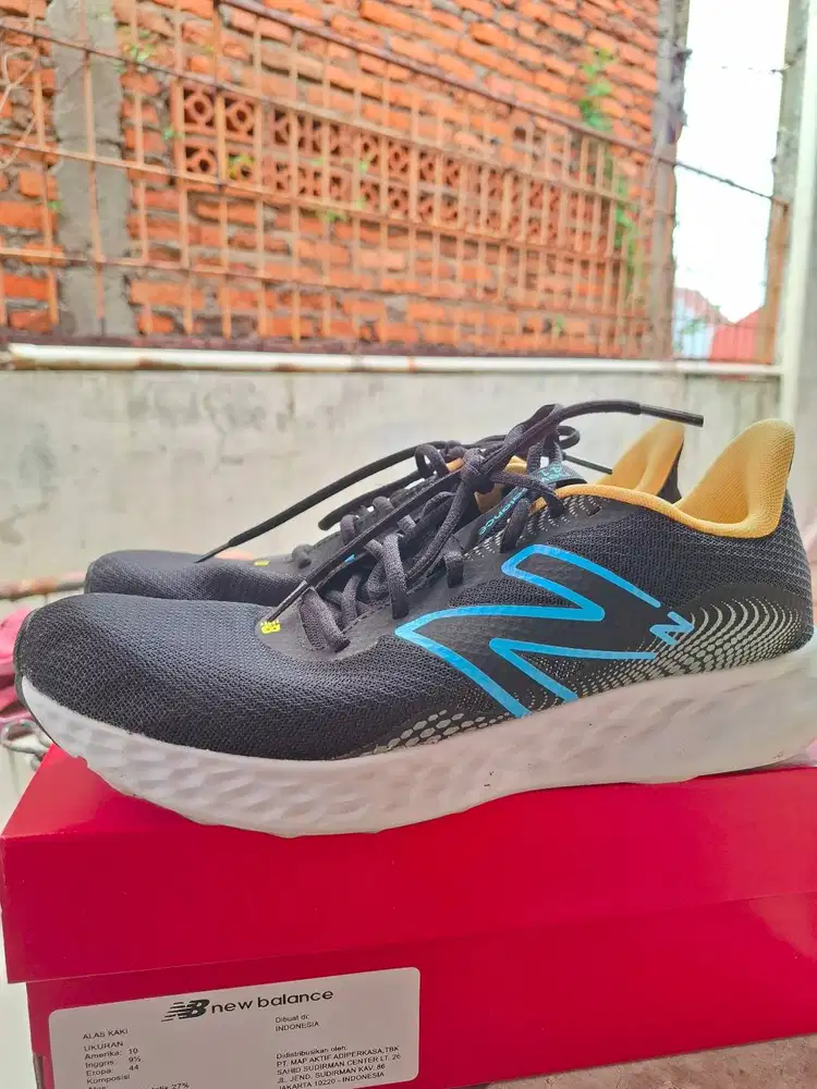 New Balance Sepatu