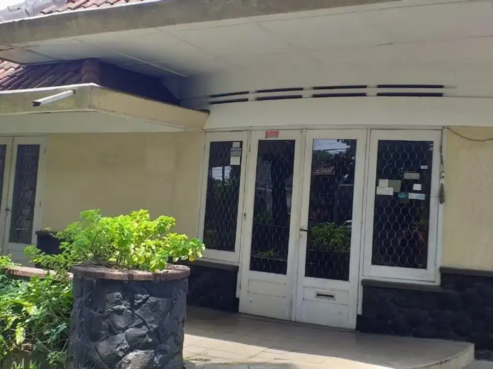 Dijual rumah di mainroad Cipaganti