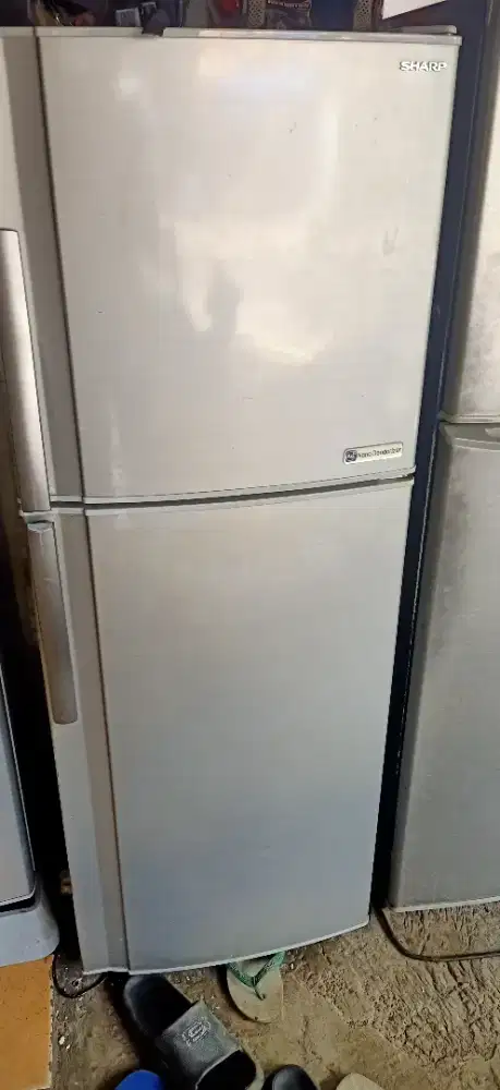 Forsale kulkas 2 pintu merk Sharp