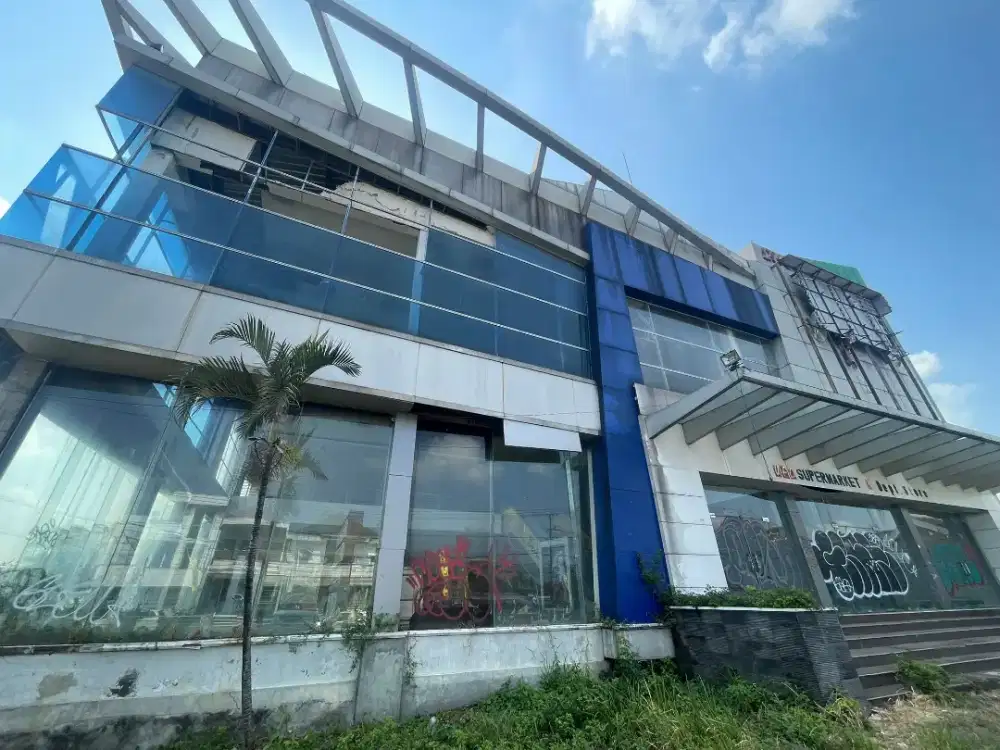 DISEWAKAN BANGUNAN 2 LT BEKAS SUPERMARKET DI KEDIRI NOL JALAN