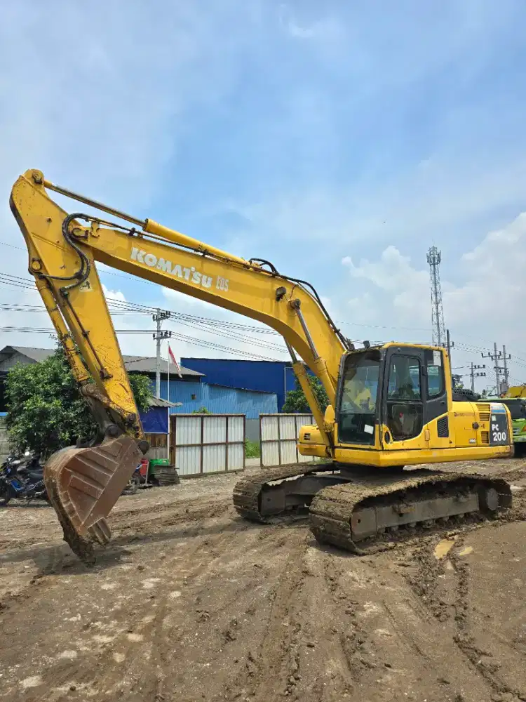 Excavator Komatsu PC200-8