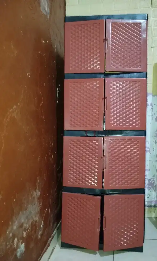 Lemari pakaian plastik