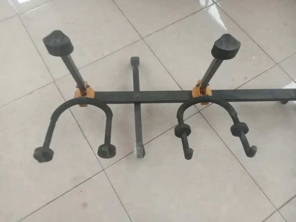 Stand Dudukan Gitar Hercules
