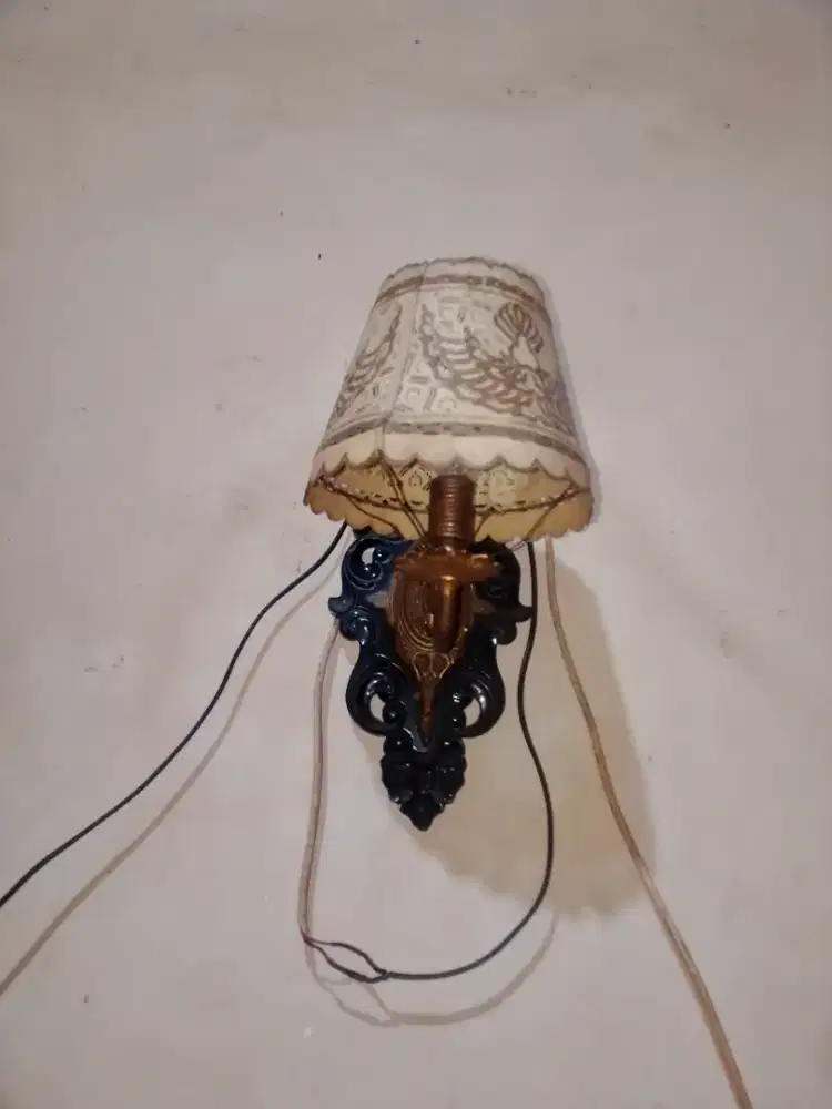 Pajangan lampu dinding kuningan