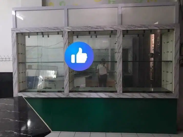 Jual Etalase Kaca Untuk Pajangan action figur tas sepatu dan aksesoris