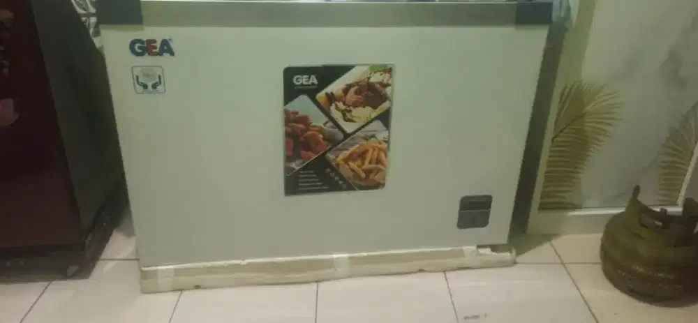 Frezzer geser pintu kaca