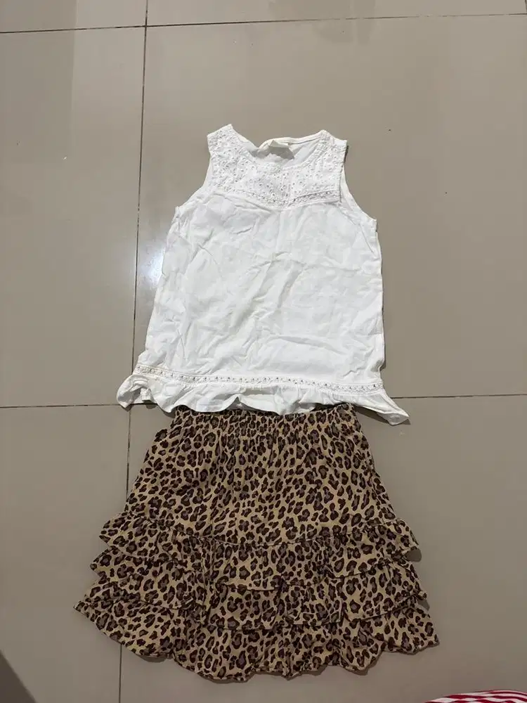 Baju atasan Zara dan celana rok carters