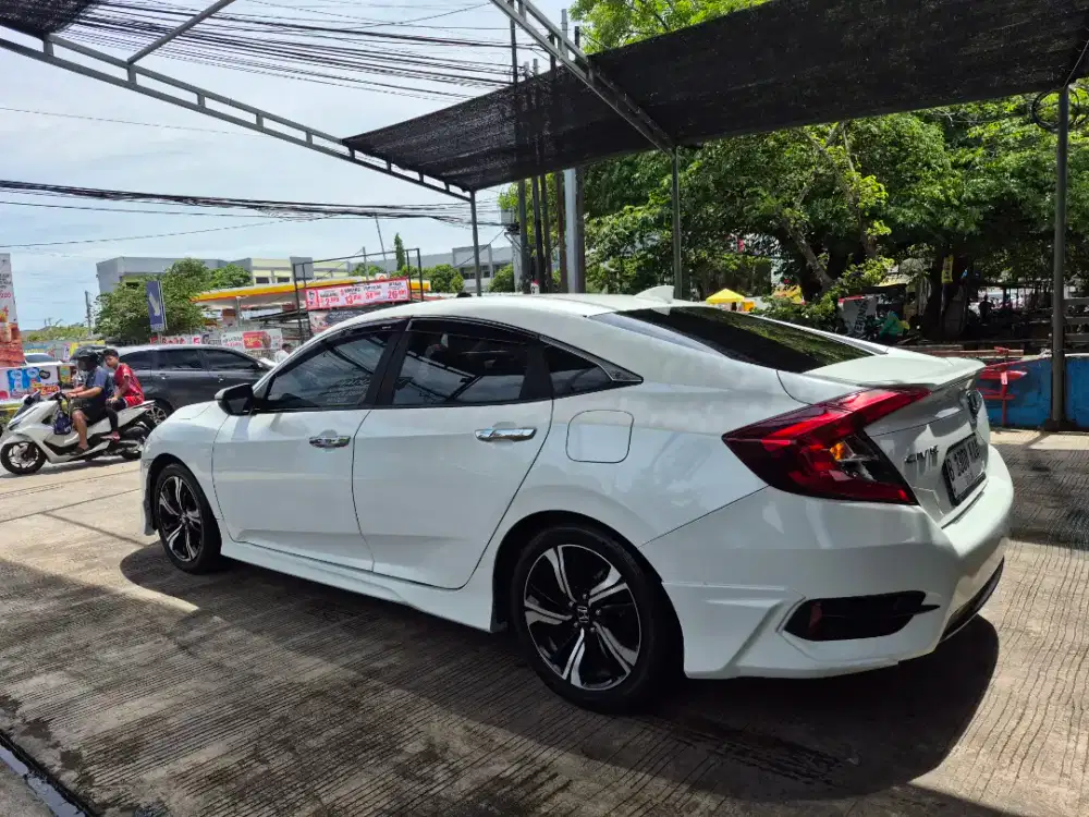 CIVIC TURBO 2018 LOW KM