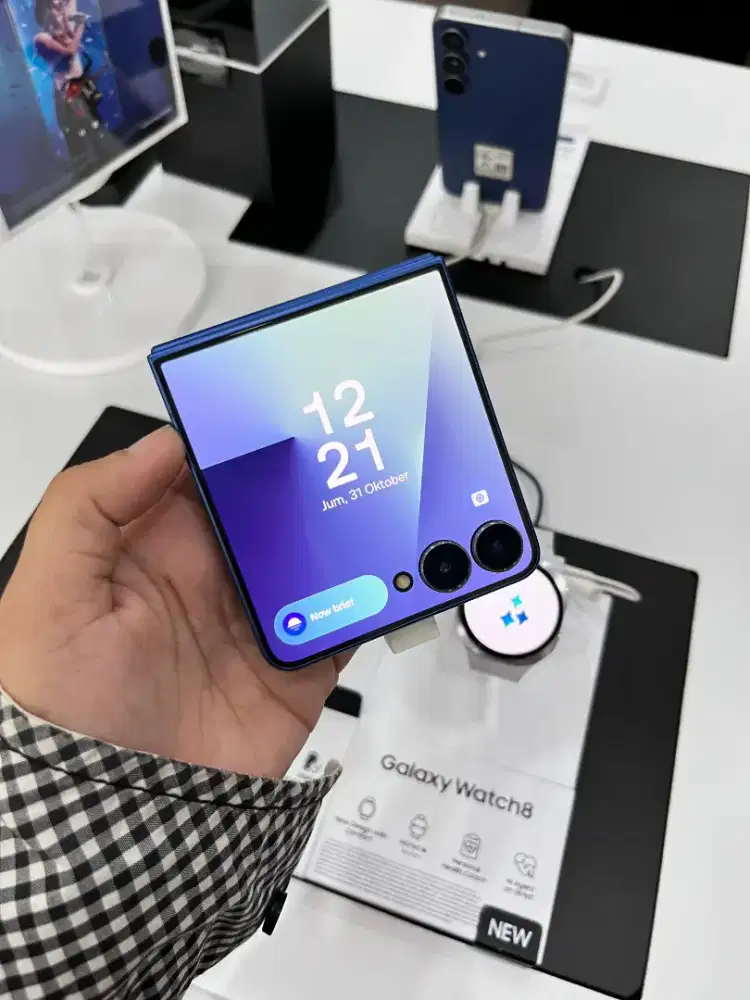 SAMSUNG GALAXY ZFLIP7 BY HOME CREDIT