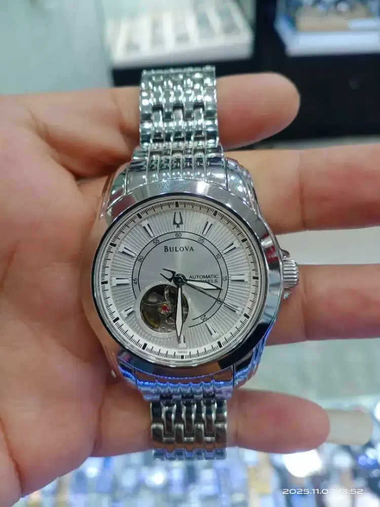 Di jual jam tangan pria otomatis merk bulova original komplit